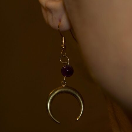 Orecchini in Ametista – Luna Dorata con Sfera Viola