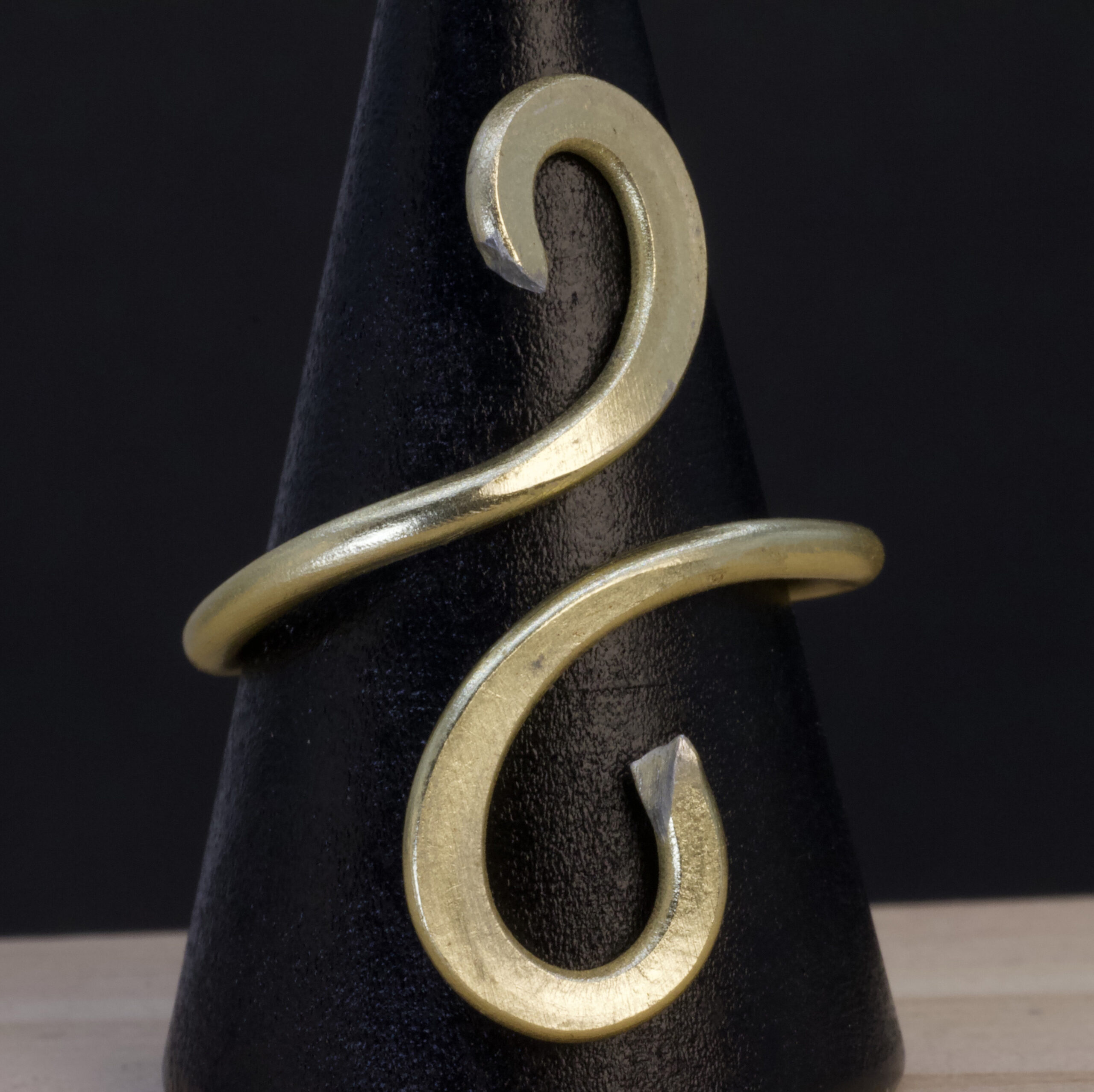 Anello Spirale Dorata | alluminio anallergico regolabile - immagine 2